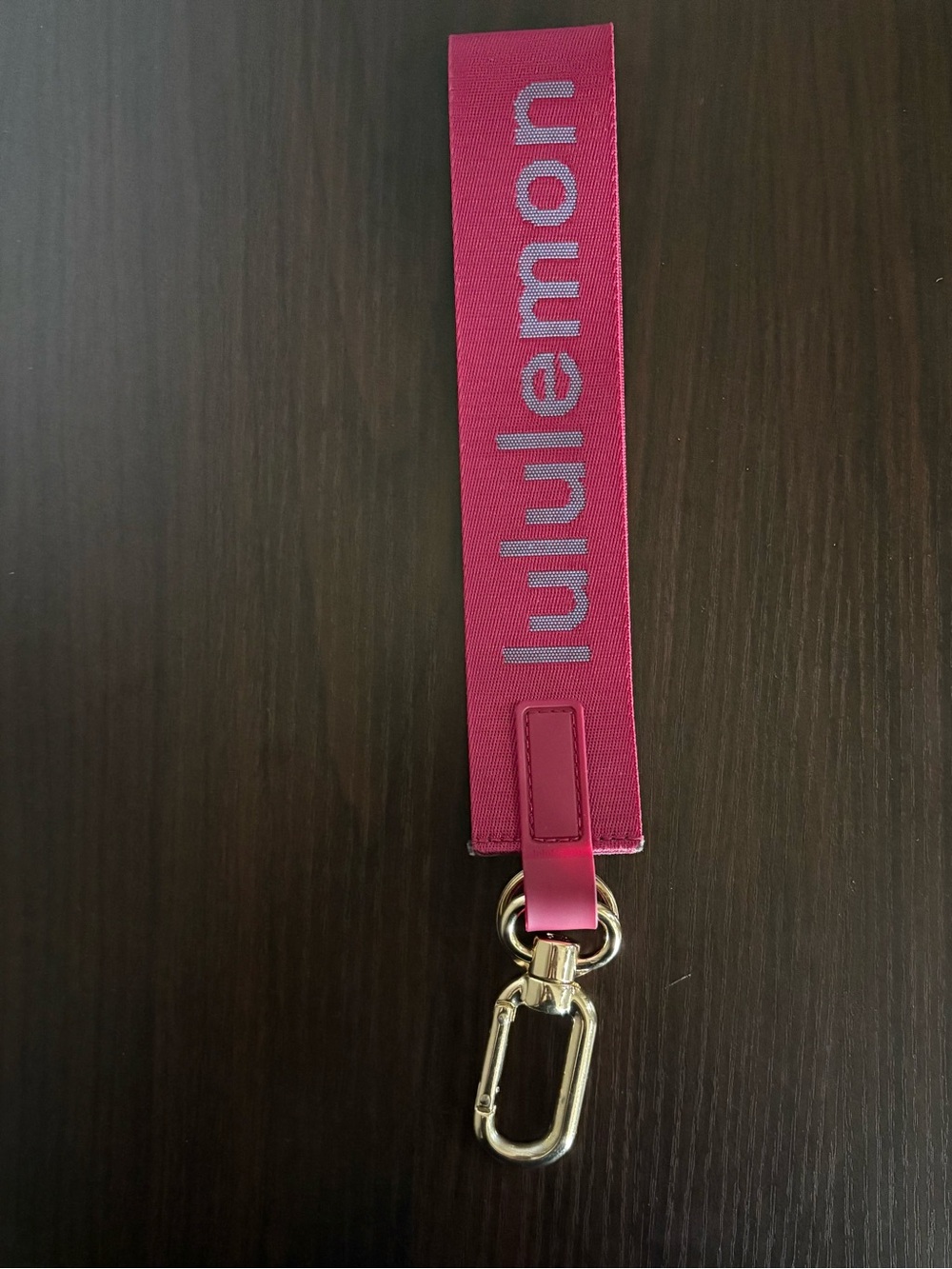lululemon athletica fuchsia logo strap key holder with gold clip